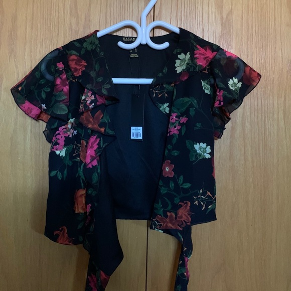 Floral deep plunging neckline cropped - Picture 2 of 3